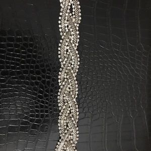 GUESS Rhinestones Choker.
